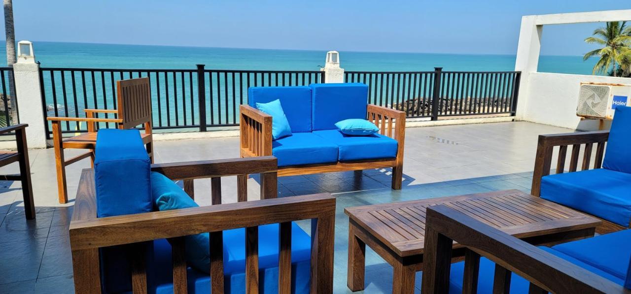 White Sand Villa - Beach Front Хикадува Екстериор снимка
