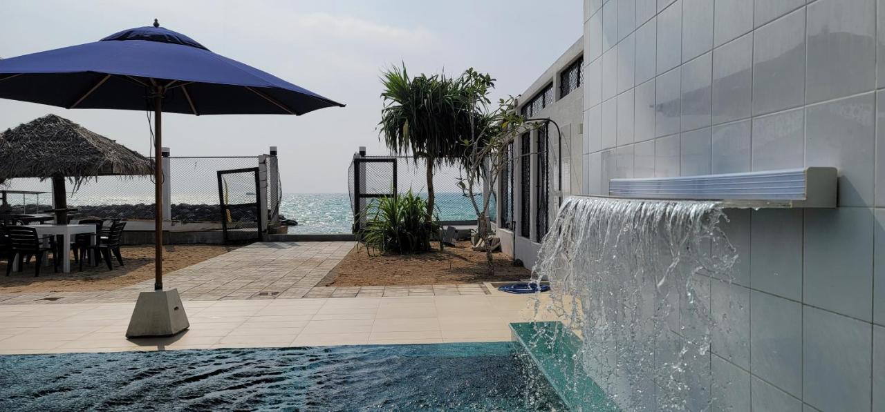 White Sand Villa - Beach Front Хикадува Екстериор снимка