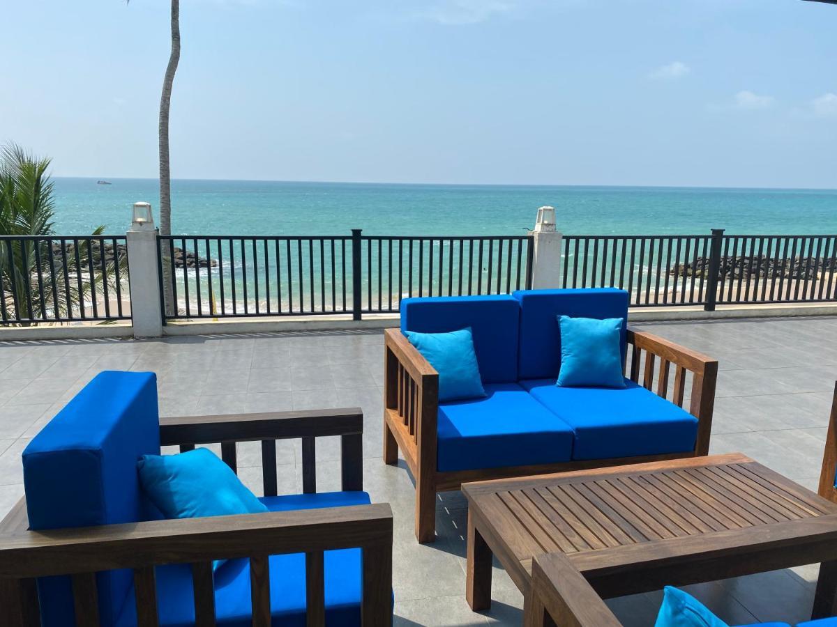 White Sand Villa - Beach Front Хикадува Екстериор снимка
