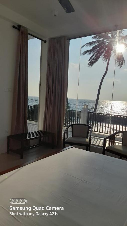 White Sand Villa - Beach Front Хикадува Екстериор снимка