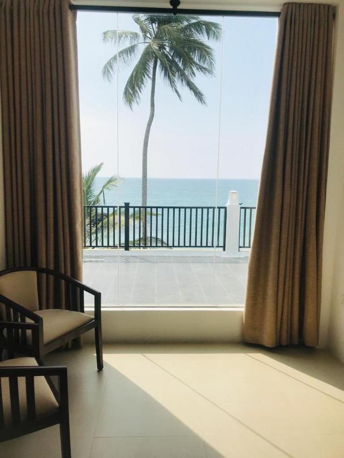 White Sand Villa - Beach Front Хикадува Екстериор снимка