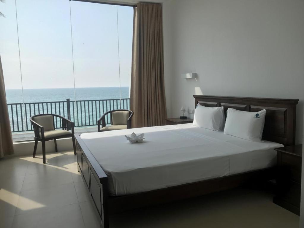 White Sand Villa - Beach Front Хикадува Екстериор снимка