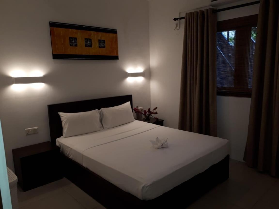 White Sand Villa - Beach Front Хикадува Екстериор снимка