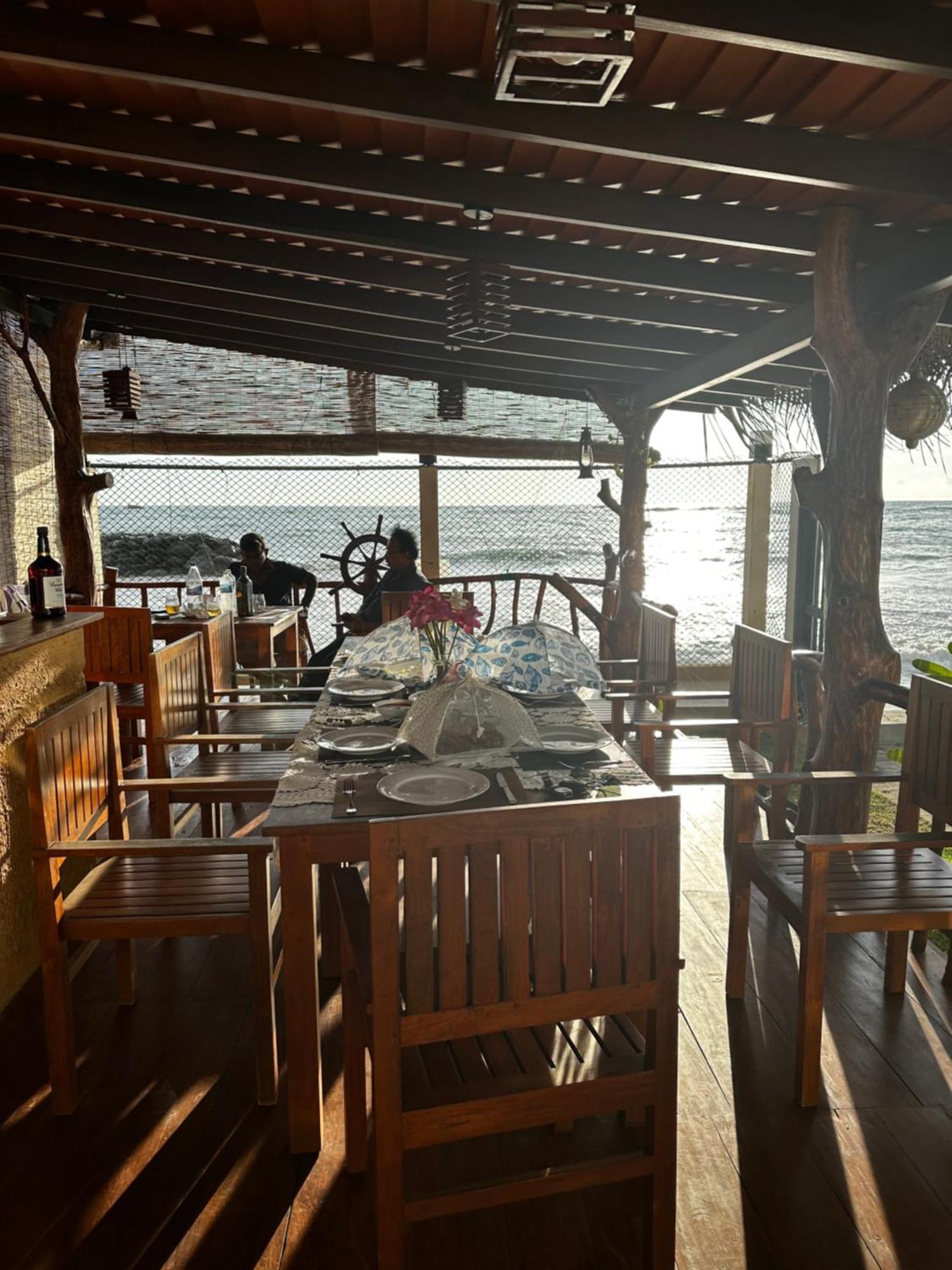 White Sand Villa - Beach Front Хикадува Екстериор снимка