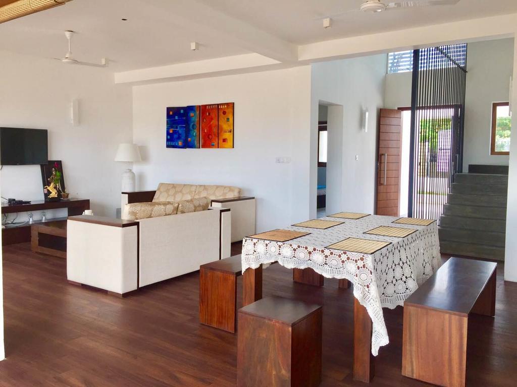 White Sand Villa - Beach Front Хикадува Екстериор снимка