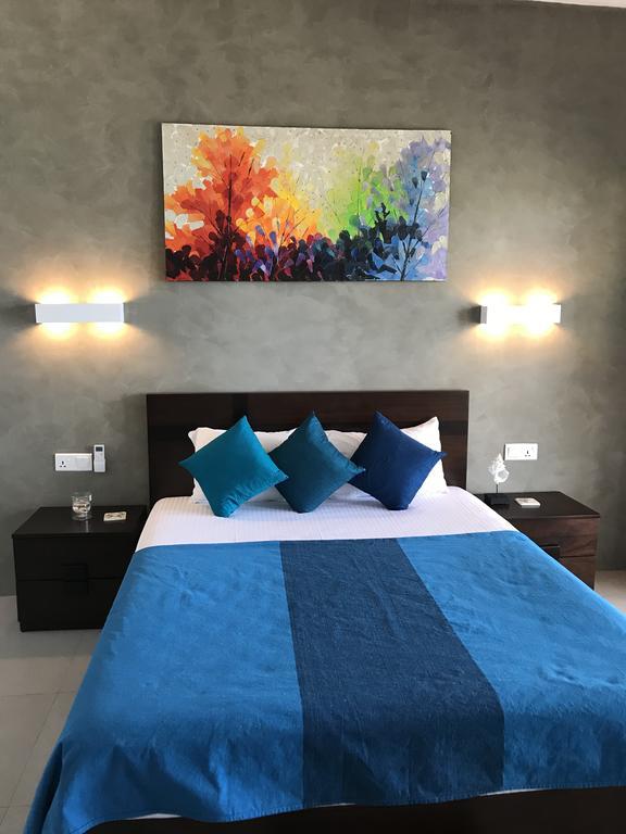 White Sand Villa - Beach Front Хикадува Екстериор снимка