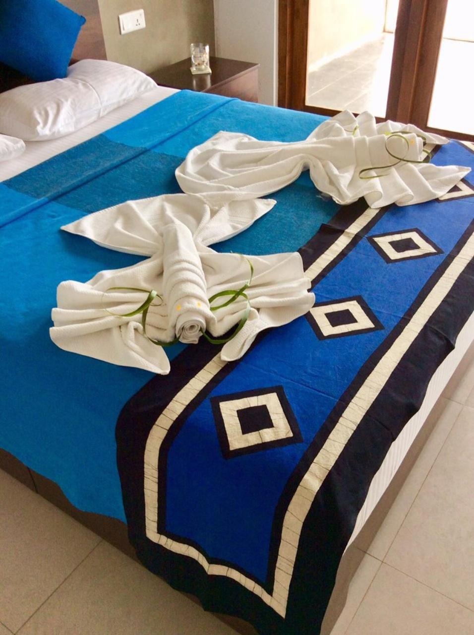 White Sand Villa - Beach Front Хикадува Екстериор снимка