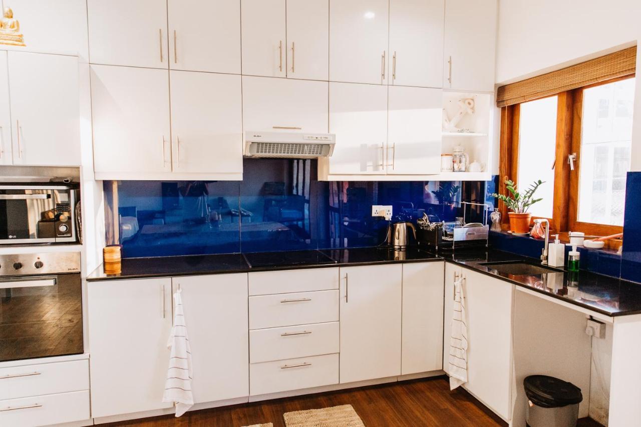 White Sand Villa - Beach Front Хикадува Екстериор снимка