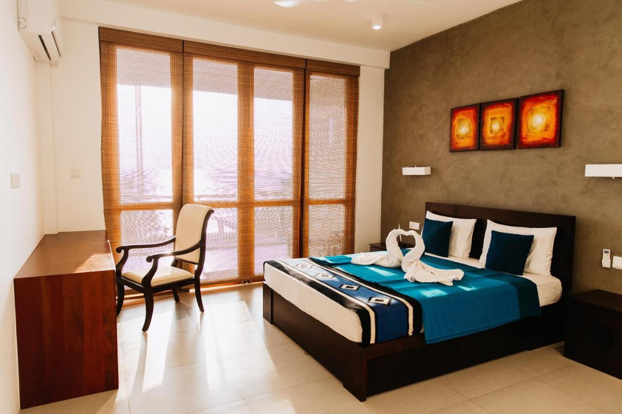 White Sand Villa - Beach Front Хикадува Екстериор снимка